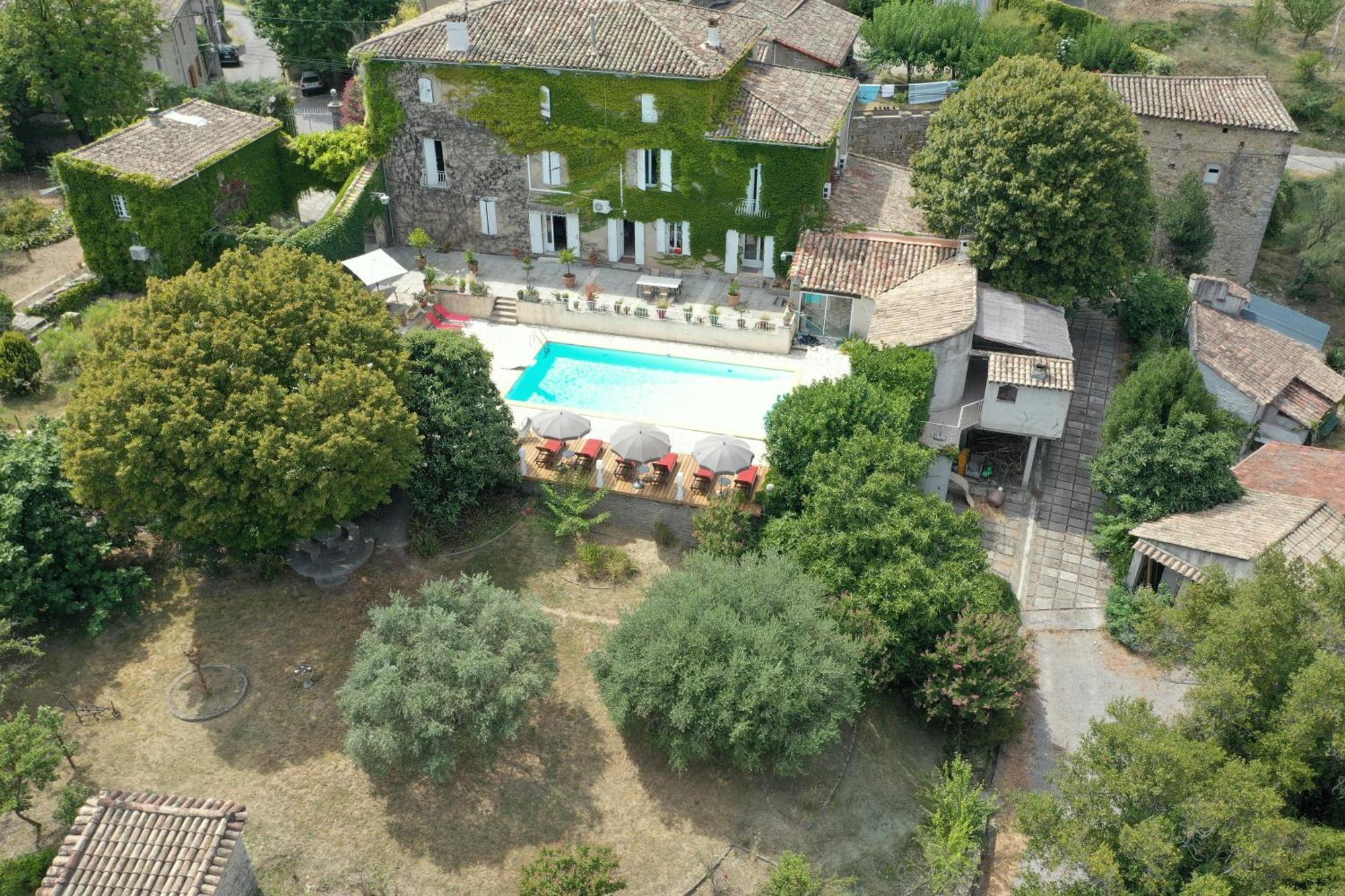 Le Domaine Du Soulier -Gite Et Chambres D'Hotes - La Maison Du Gardien Tornac 外观 照片