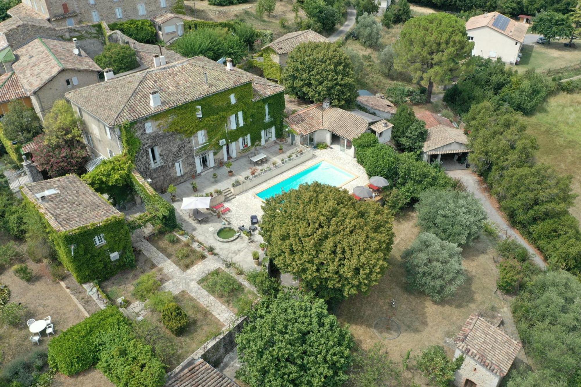 Le Domaine Du Soulier -Gite Et Chambres D'Hotes - La Maison Du Gardien Tornac 外观 照片