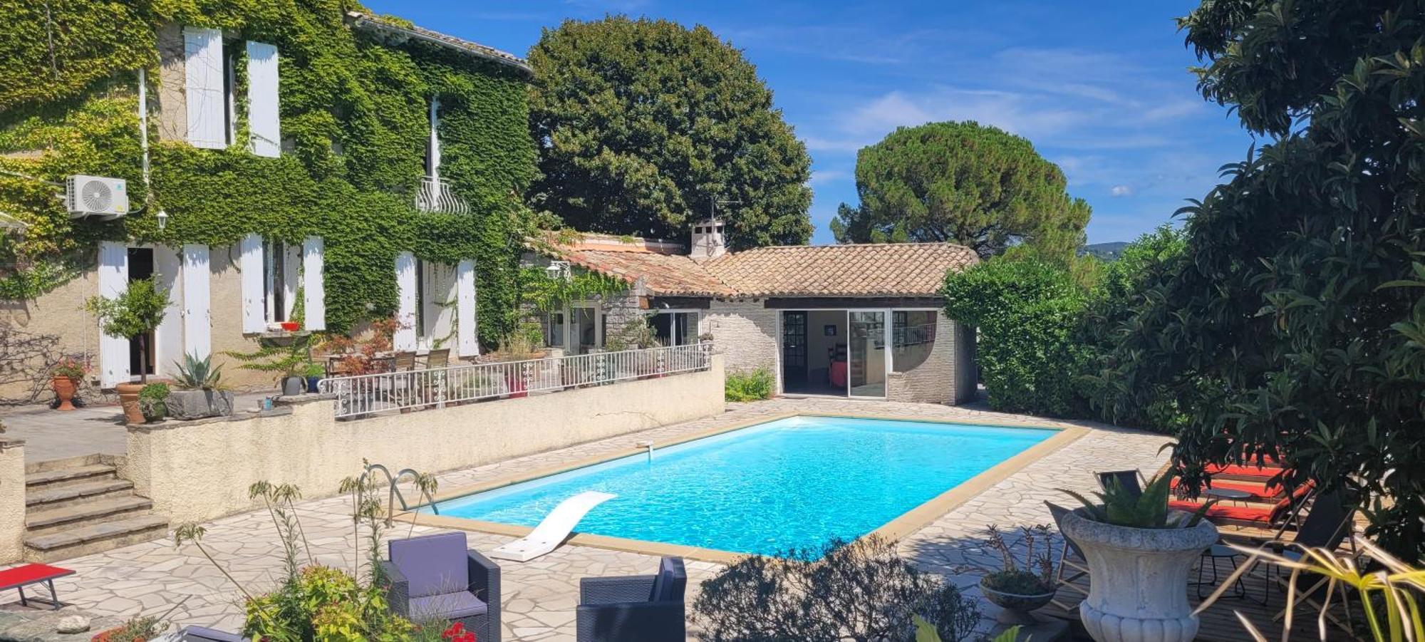 Le Domaine Du Soulier -Gite Et Chambres D'Hotes - La Maison Du Gardien Tornac 外观 照片