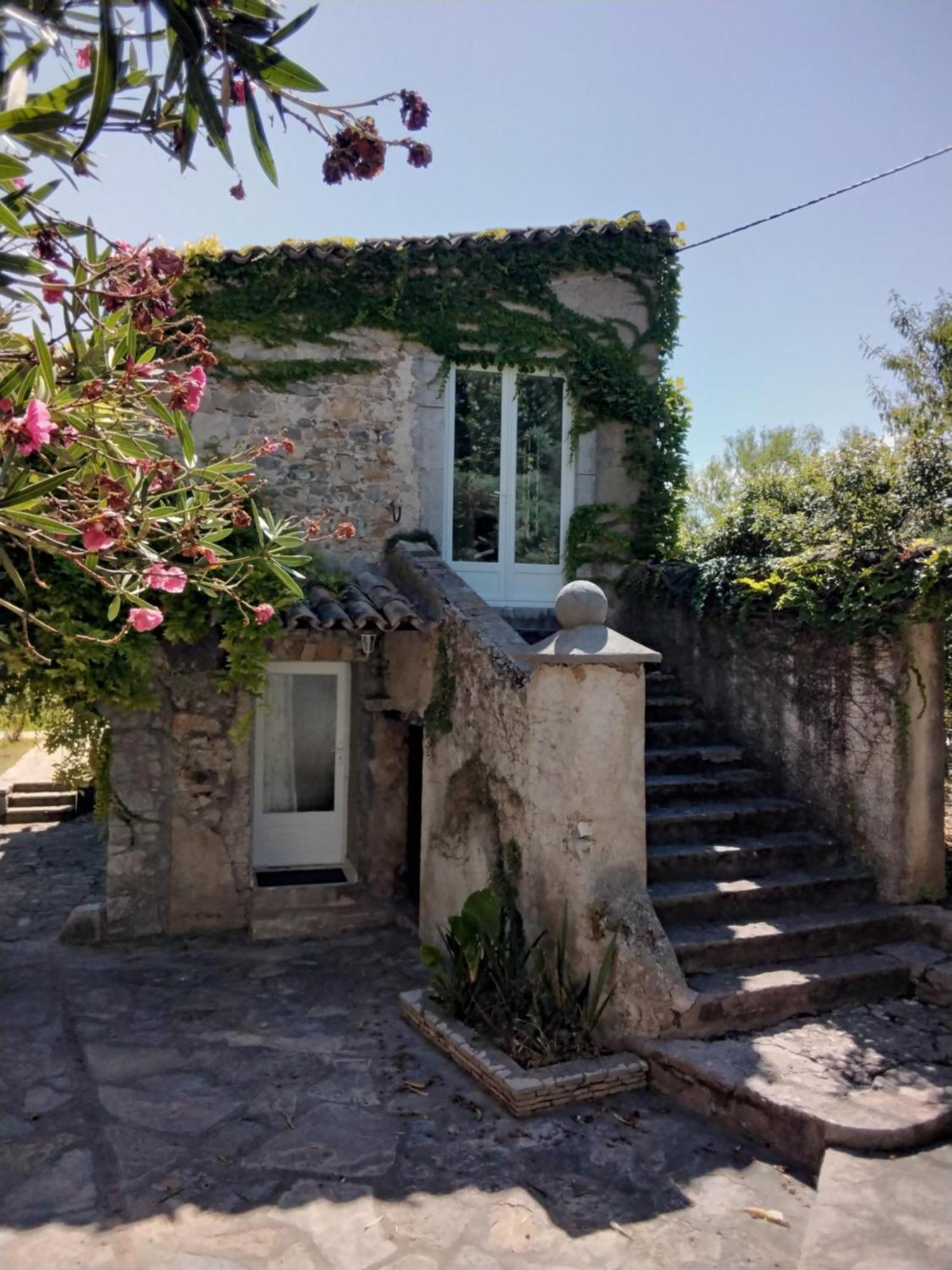 Le Domaine Du Soulier -Gite Et Chambres D'Hotes - La Maison Du Gardien Tornac 外观 照片
