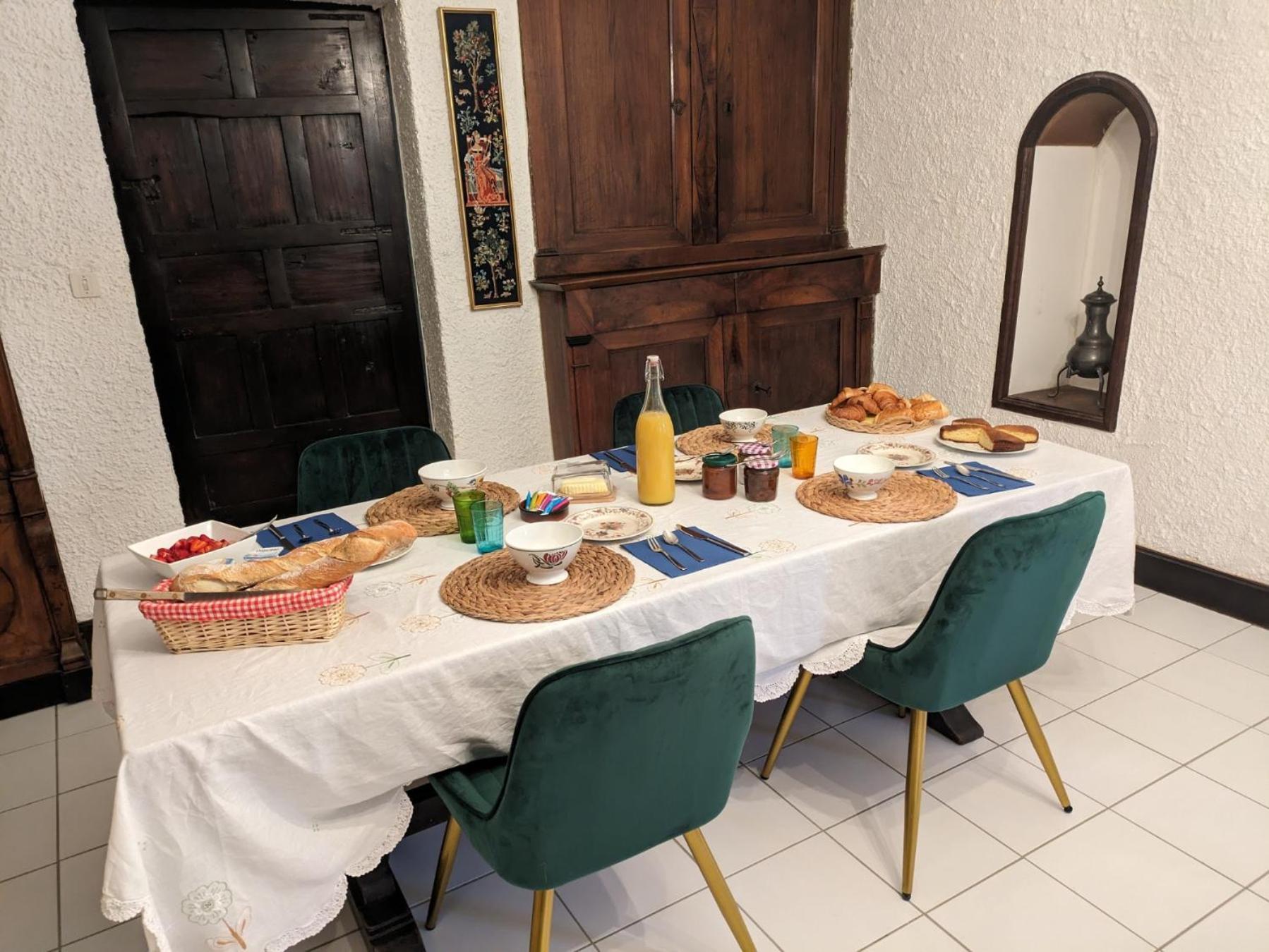 Le Domaine Du Soulier -Gite Et Chambres D'Hotes - La Maison Du Gardien Tornac 外观 照片
