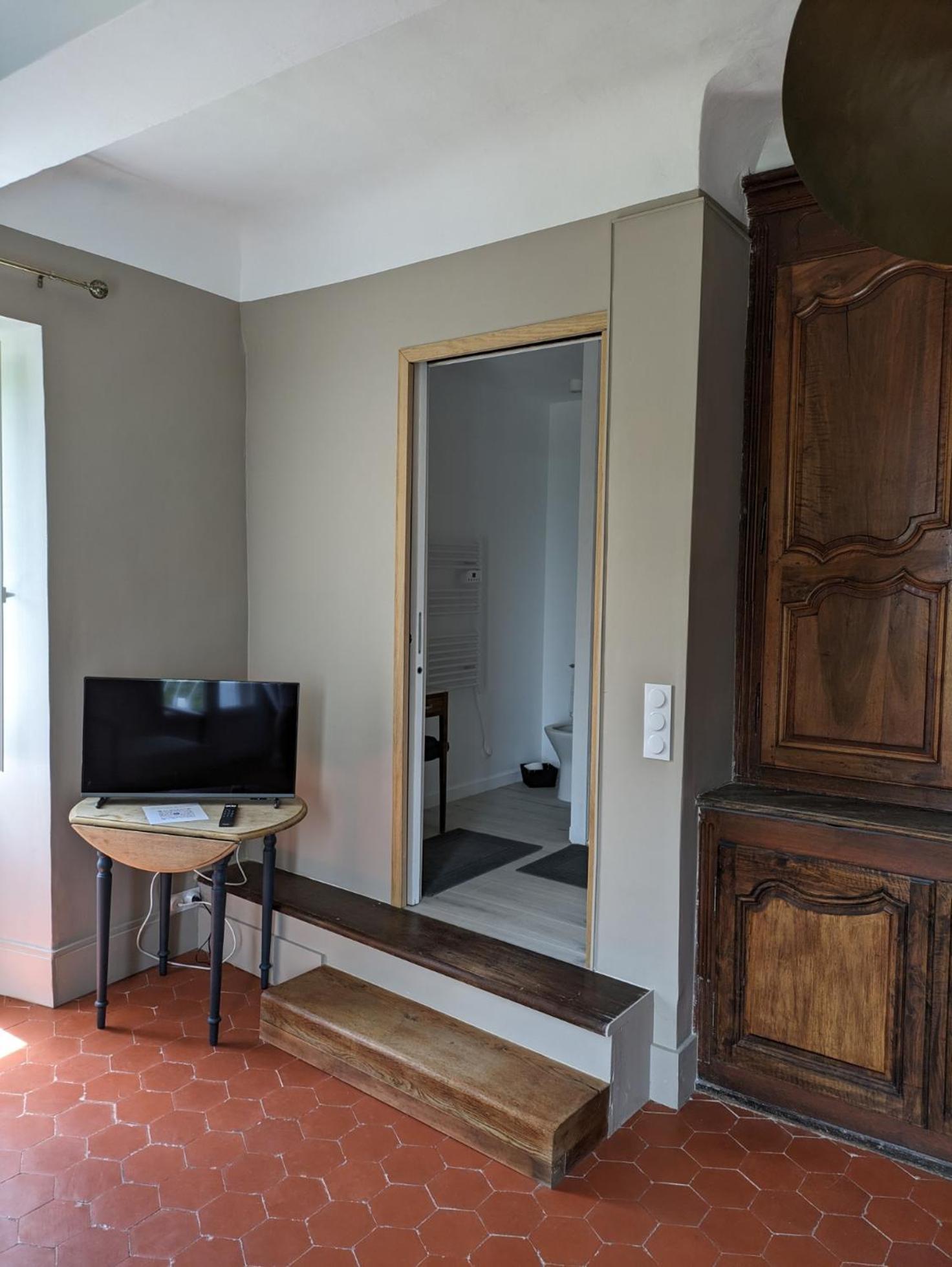 Le Domaine Du Soulier -Gite Et Chambres D'Hotes - La Maison Du Gardien Tornac 外观 照片