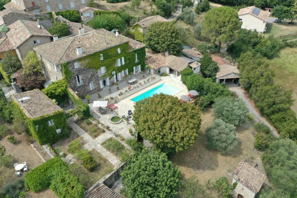 Le Domaine Du Soulier -Gite Et Chambres D'Hotes - La Maison Du Gardien Tornac 外观 照片