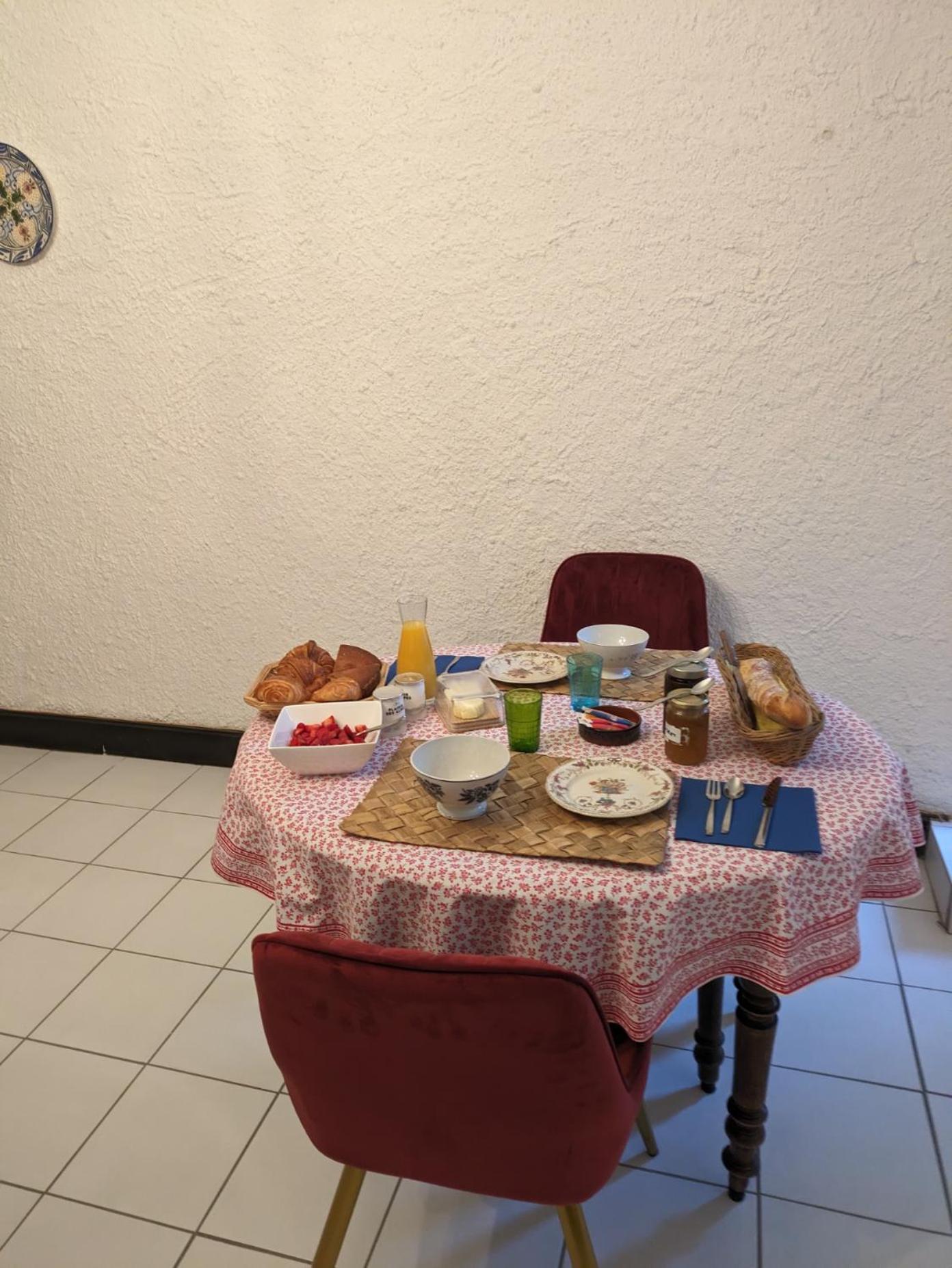 Le Domaine Du Soulier -Gite Et Chambres D'Hotes - La Maison Du Gardien Tornac 外观 照片