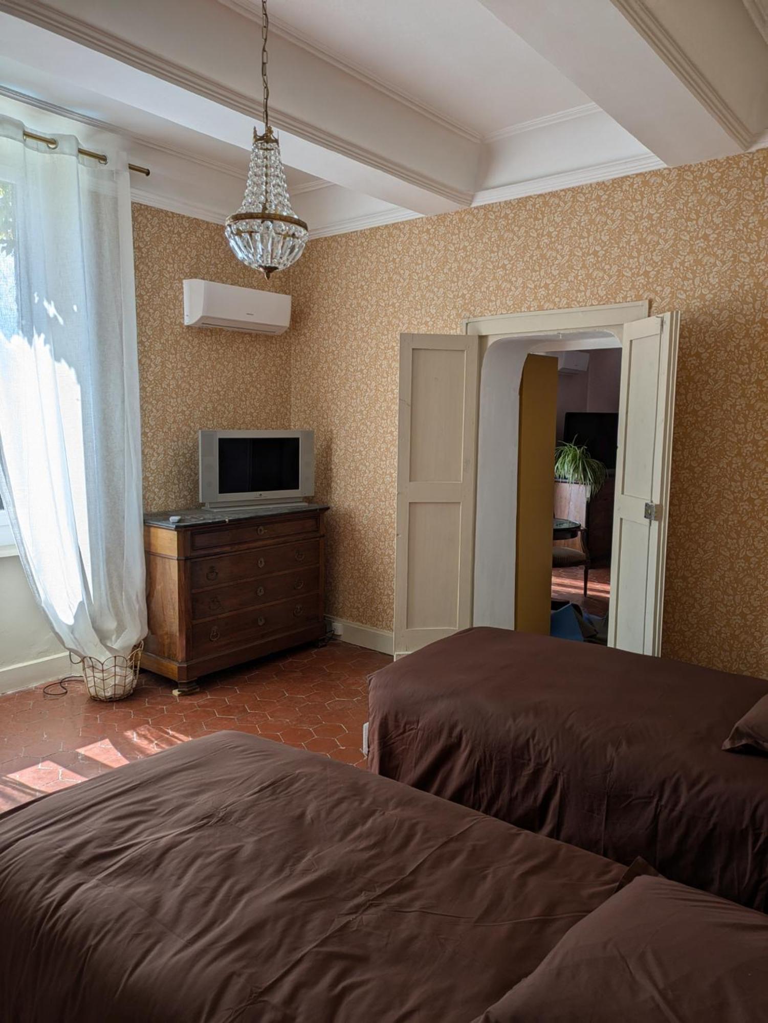Le Domaine Du Soulier -Gite Et Chambres D'Hotes - La Maison Du Gardien Tornac 外观 照片