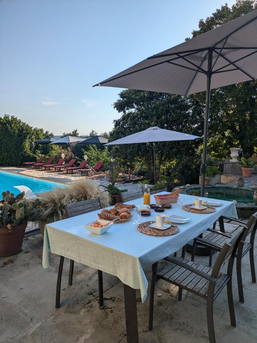 Le Domaine Du Soulier -Gite Et Chambres D'Hotes - La Maison Du Gardien Tornac 外观 照片
