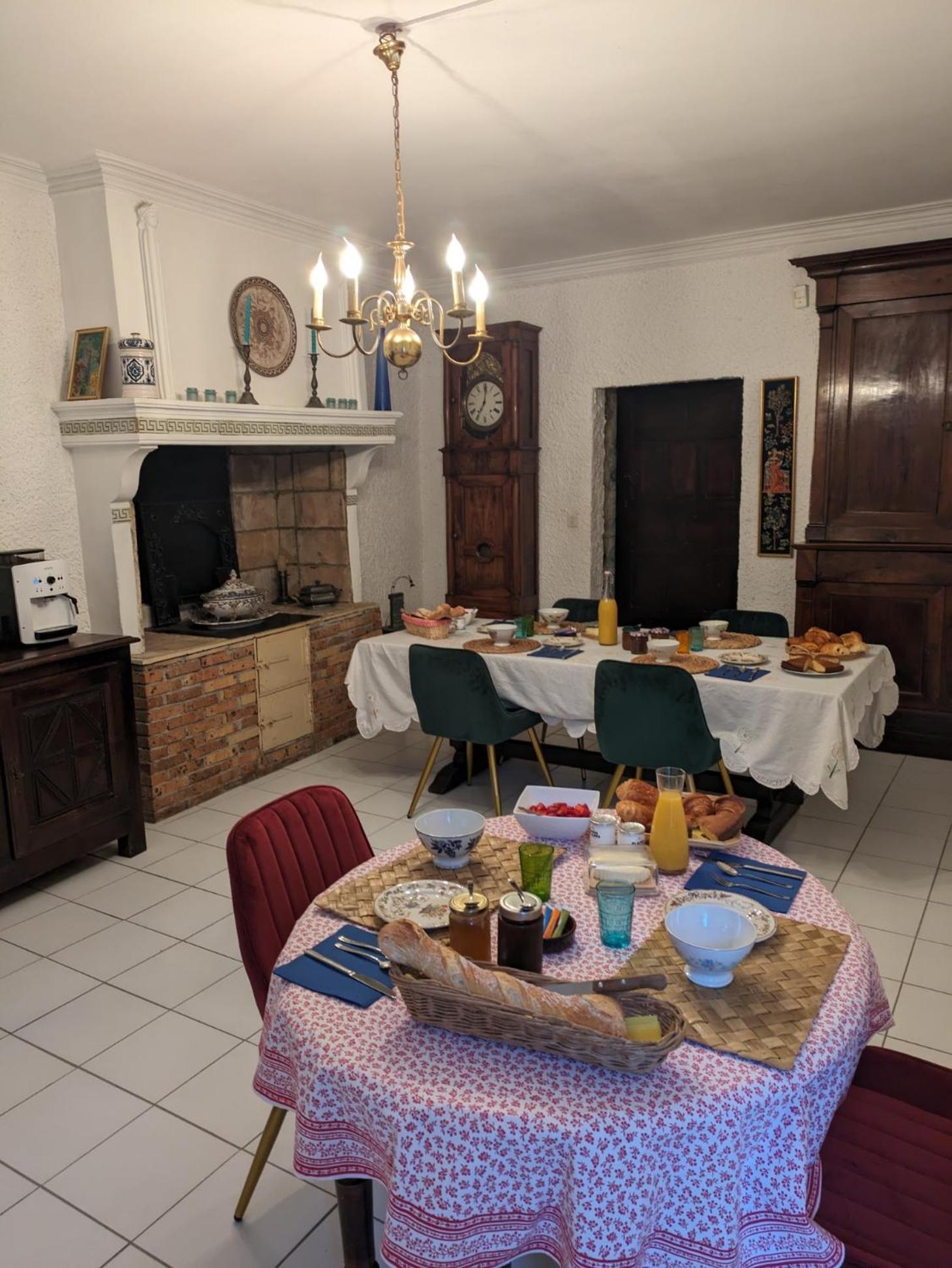 Le Domaine Du Soulier -Gite Et Chambres D'Hotes - La Maison Du Gardien Tornac 外观 照片